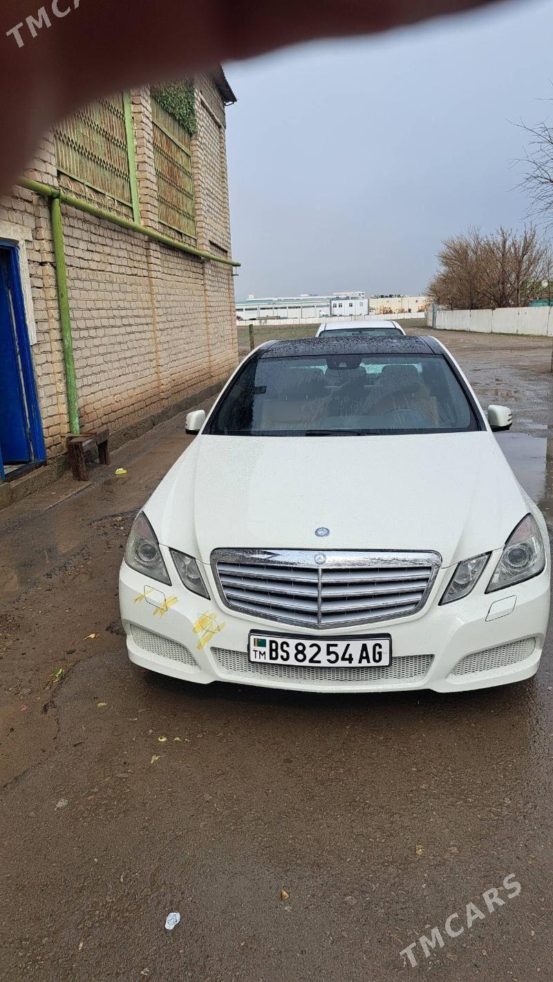 Mercedes-Benz E300 2010 - 295 000 TMT - Hitrowka - img 1