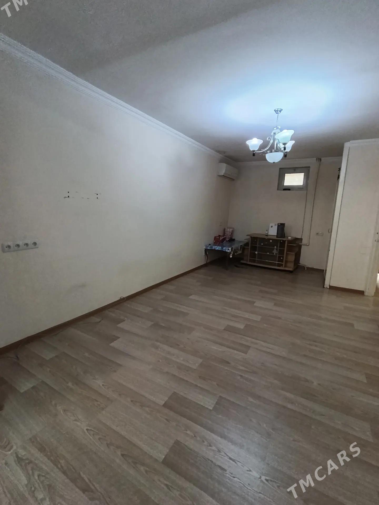 10 мкр. 2 этаж 1 ком. - 10 мкр - img 1