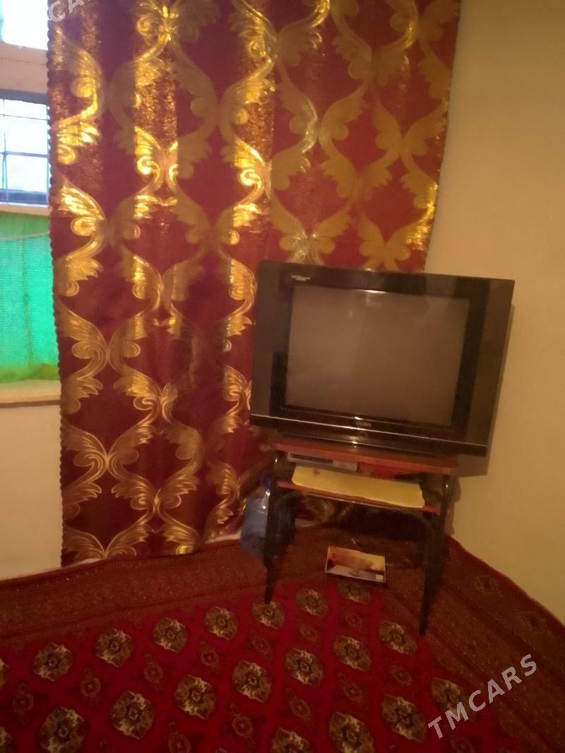 Televizor - Гурбансолтан Едже - img 1