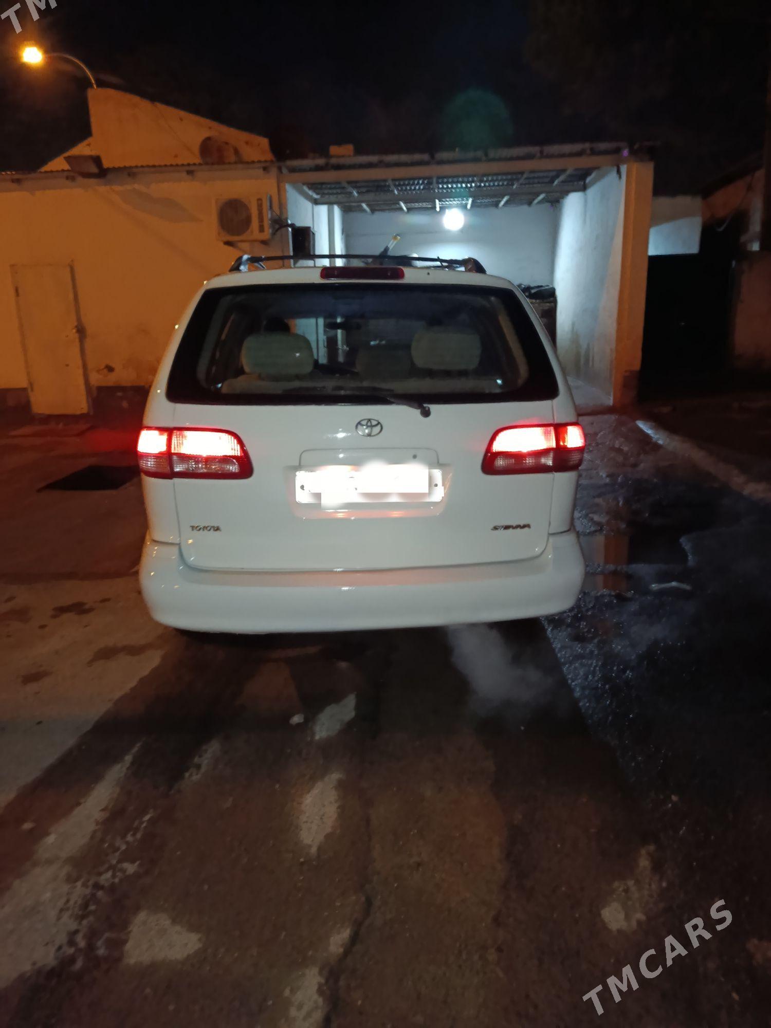 Toyota Sienna 2001 - 170 000 TMT - Туркменбаши - img 1