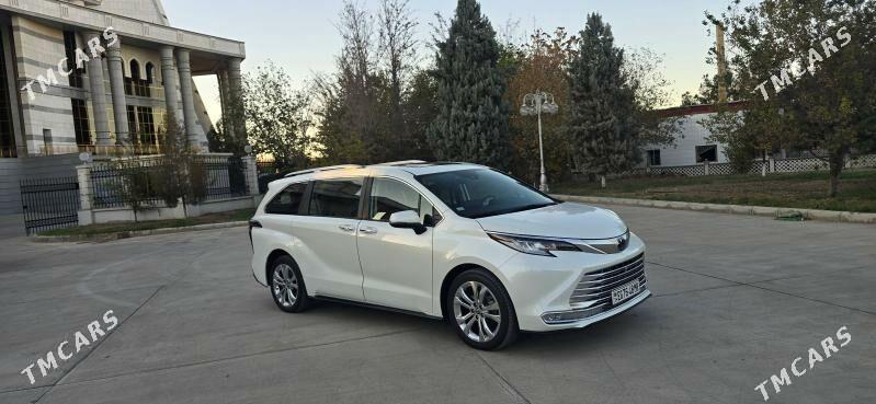 Toyota Sienna 2021 - 540 000 TMT - Мары - img 1