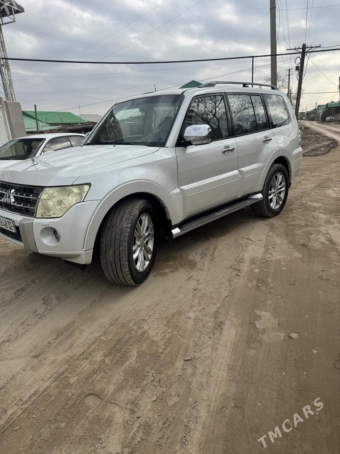 Mitsubishi Pajero 2010 - 275 000 TMT - Гурбансолтан Едже - img 1