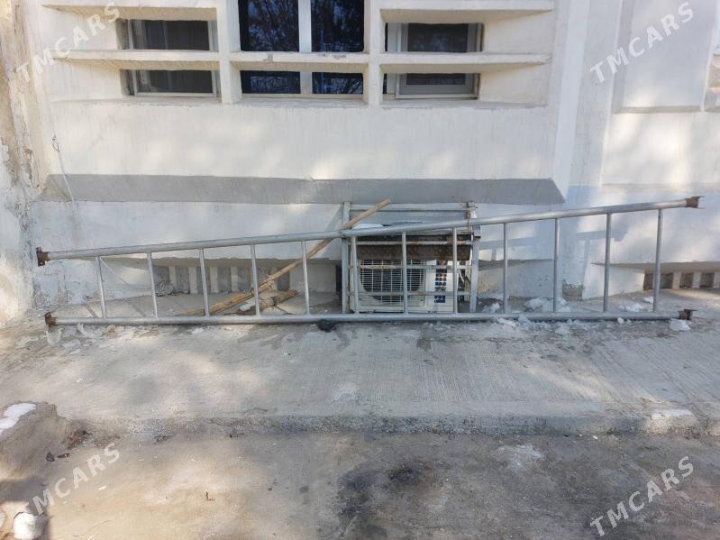 Merdiwan.Lestnisa.Basgancai - Büzmeýin - img 1