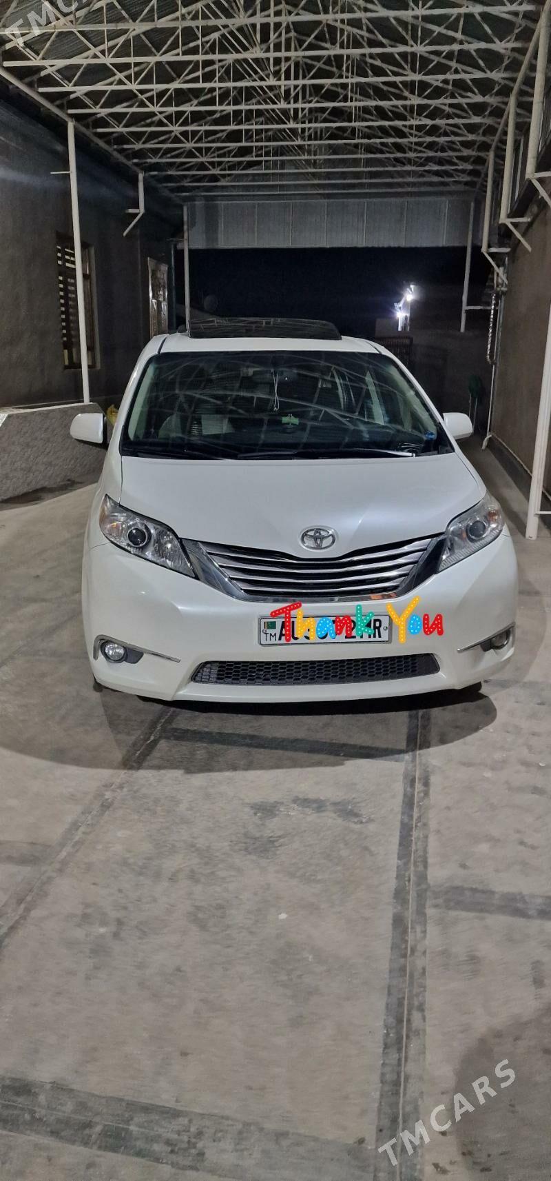 Toyota Sienna 2017 - 420 000 TMT - Сакарчага - img 1