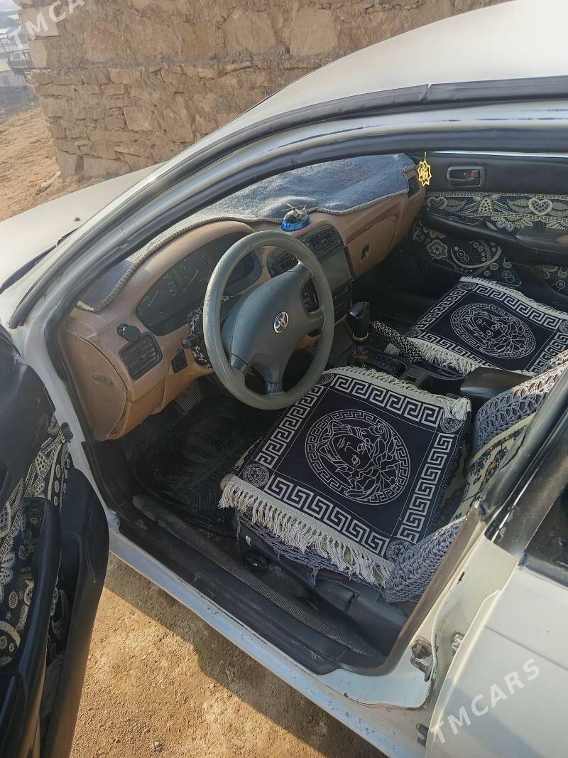 Toyota Carina 1995 - 50 000 TMT - Магданлы - img 1