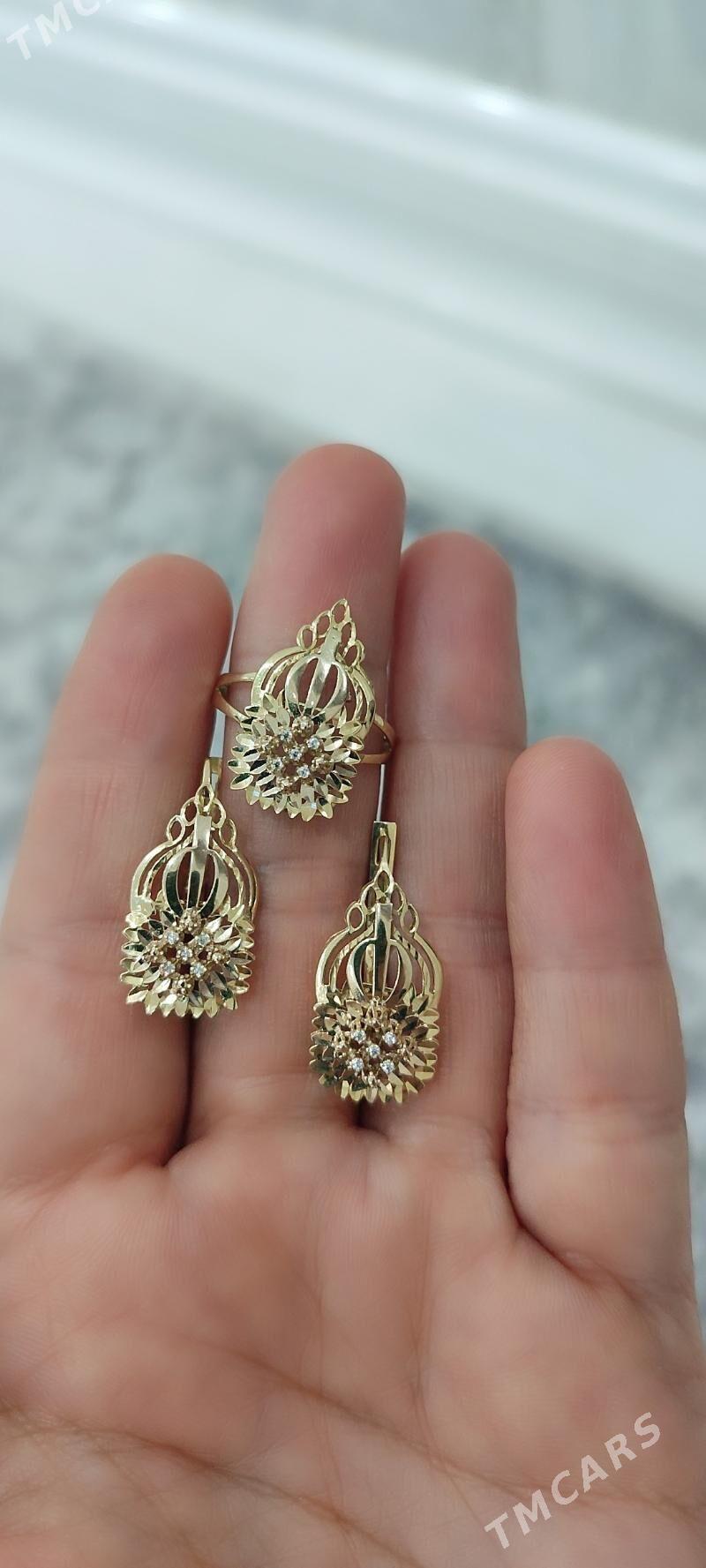 gyzyl kamplekt - Мир 2 - img 1