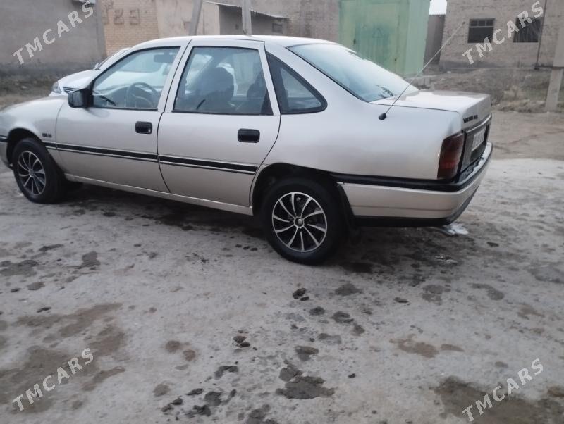 Opel Vectra 1990 - 35 000 TMT - Халач - img 1