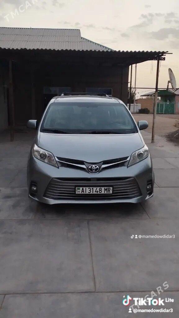 Toyota Sienna 2018 - 380 000 TMT - Каракумский этрап - img 1