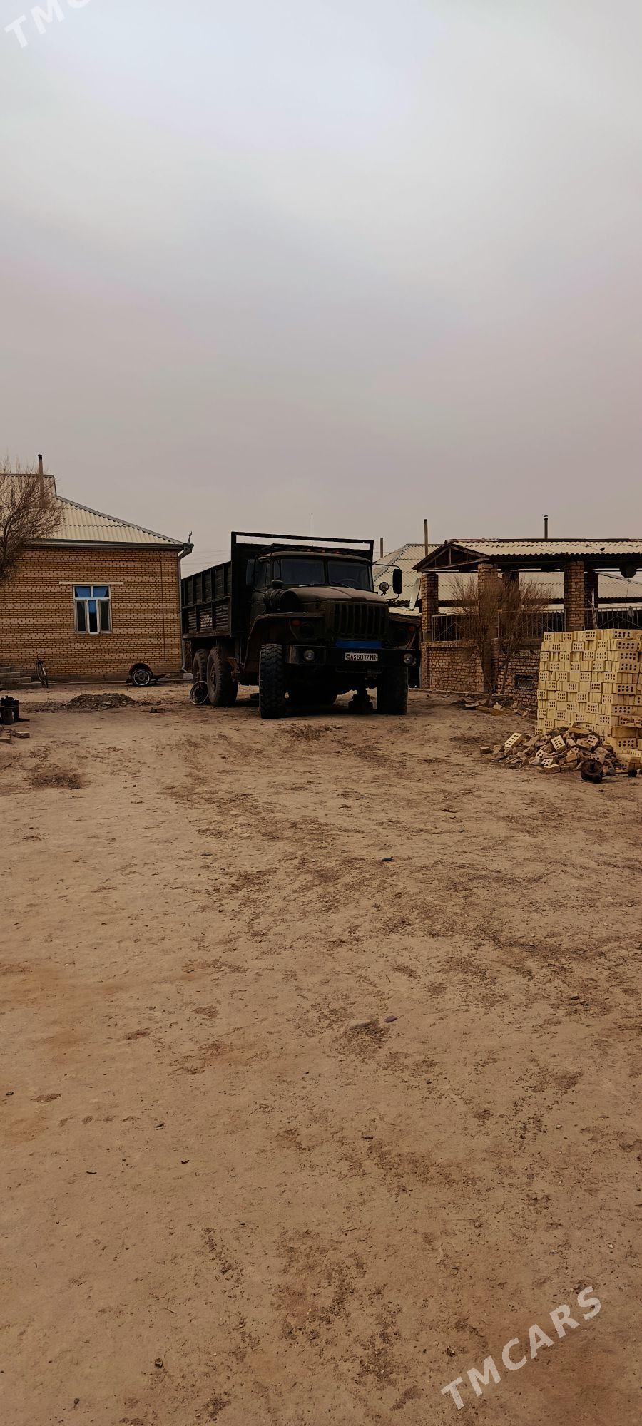 Ural 4320 1980 - 150 000 TMT - Сакарчага - img 1