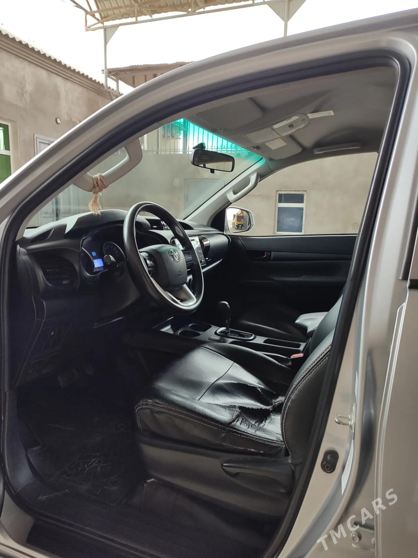 Toyota Hilux 2017 - 600 000 TMT - Гумдаг - img 1