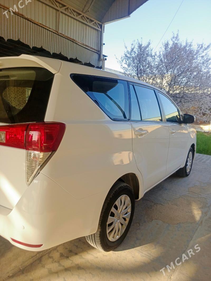 Toyota Innova 2022 - 250 000 TMT - Мары - img 1