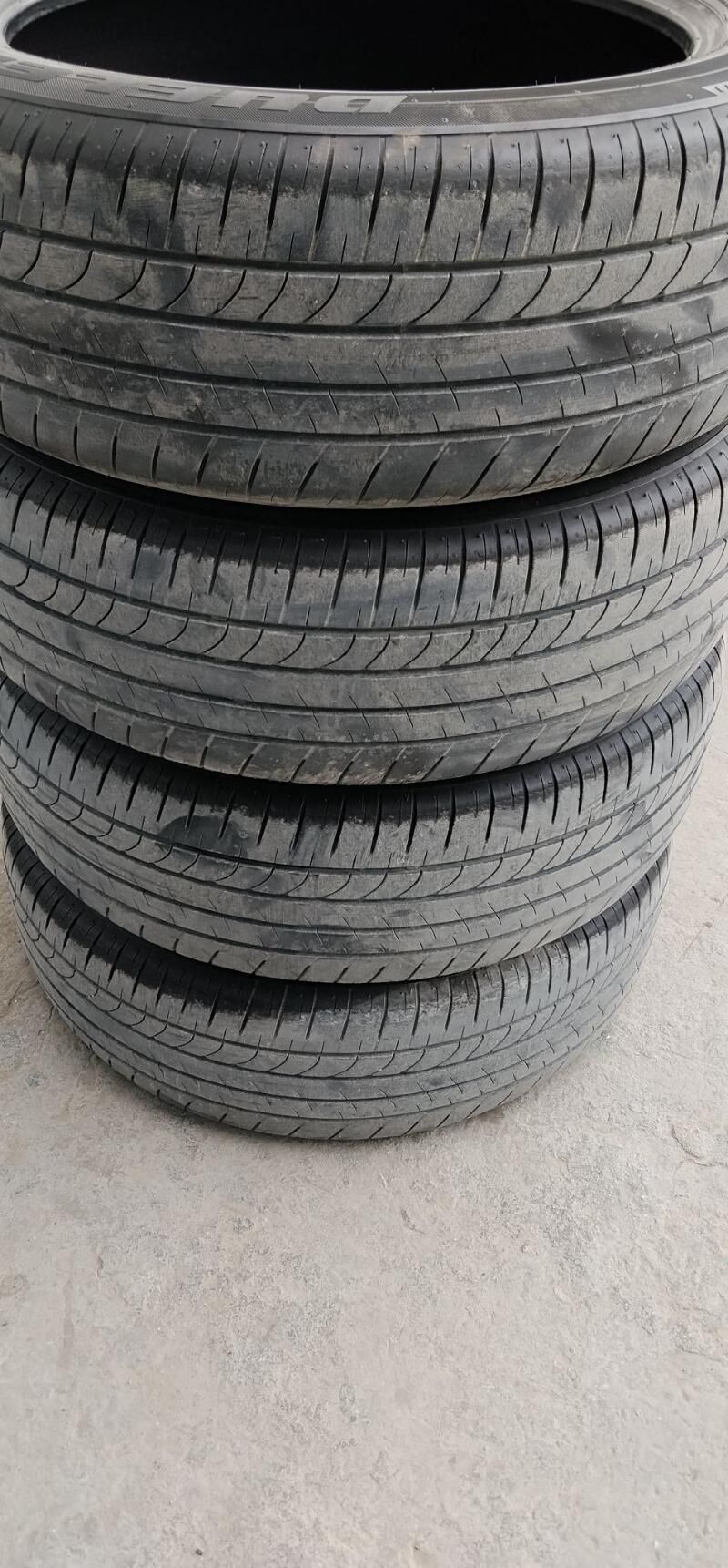 235 55 20 Bredistone 4 200 TMT - Garadamak - img 1