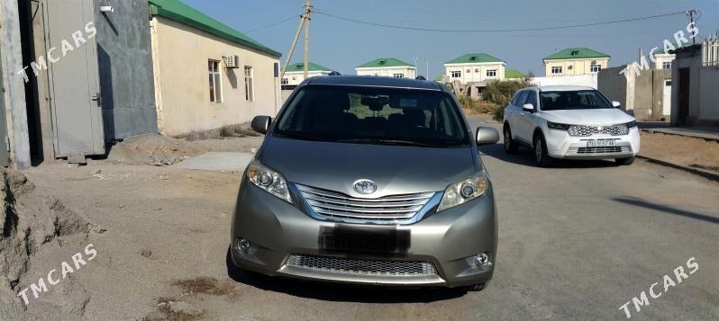 Toyota Sienna 2015 - 400 000 TMT - Гурбансолтан Едже - img 1