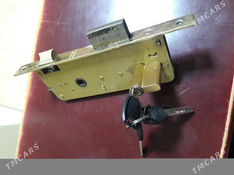 Zamok - 2 mkr - img 1