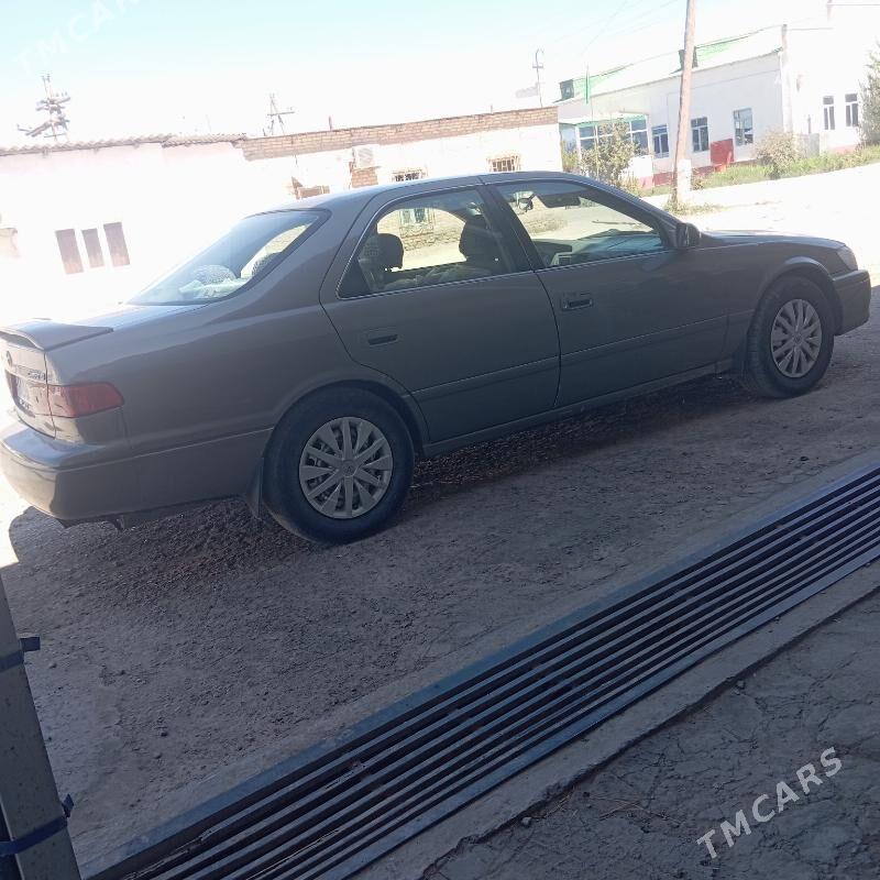 Toyota Camry 2001 - 153 000 TMT - Halaç - img 1