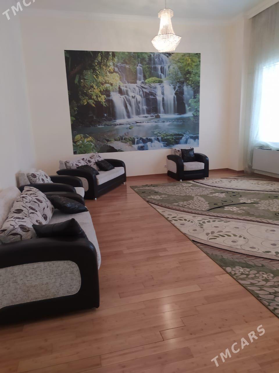 Elitka Moskowsksya 7 et satlyk - Moskowskiý köç. (10 ýyl abadançylyk şaýoly) - img 1