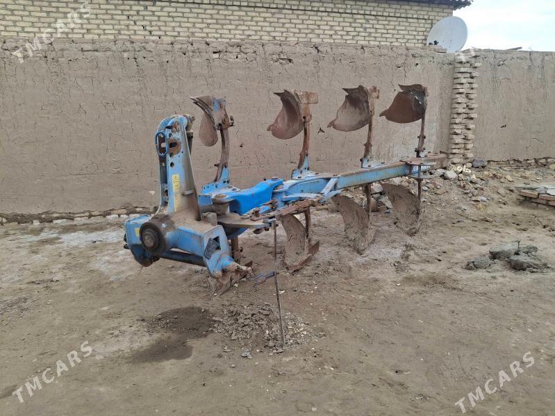 MTZ 82 2012 - 45 000 TMT - Mary - img 1