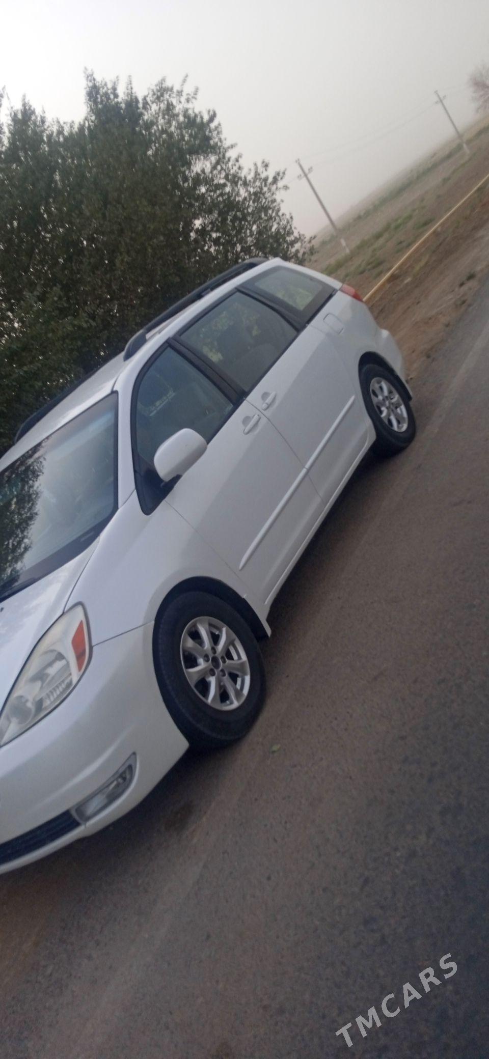 Toyota Sienna 2005 - 210 000 TMT - Köneürgenç - img 1