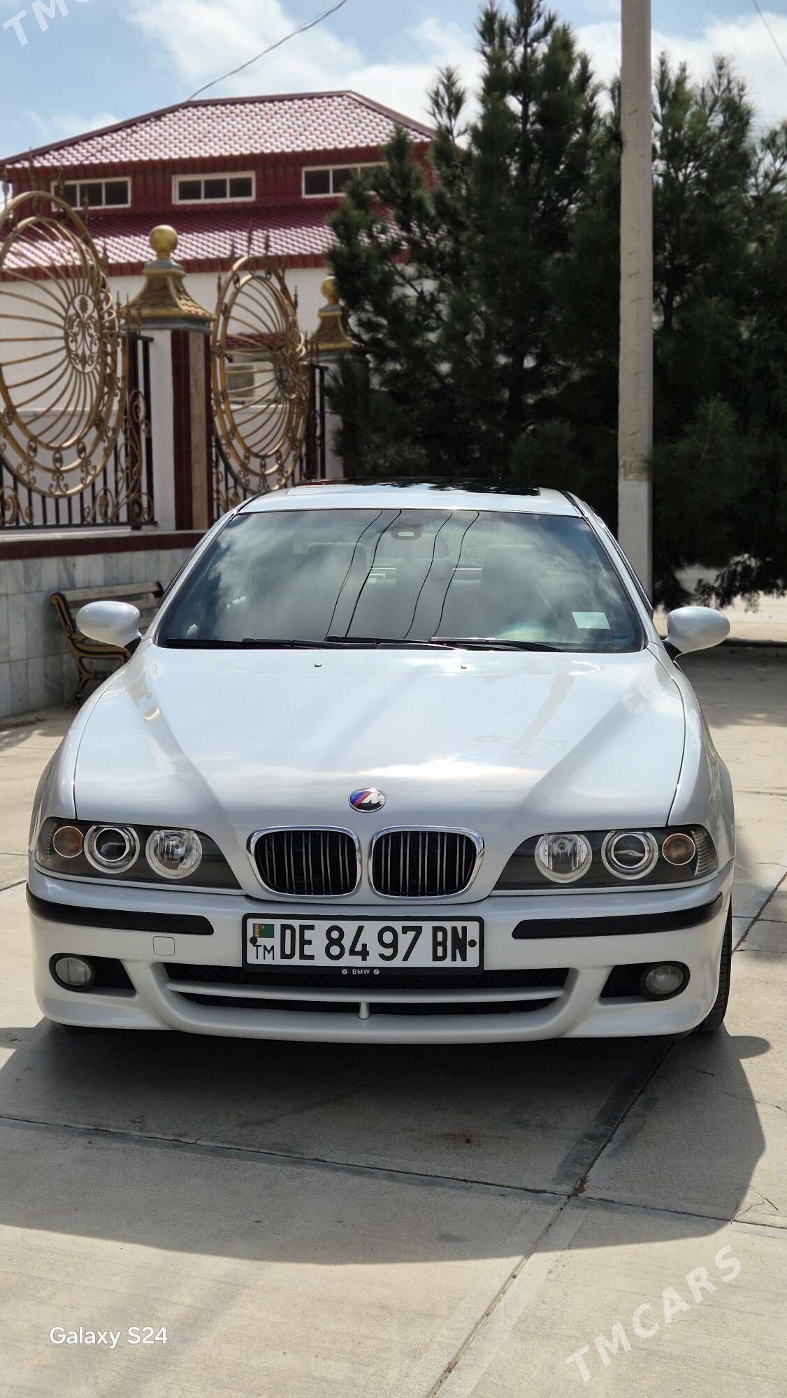 BMW E39 2002 - 175 000 TMT - Gyzylarbat - img 1