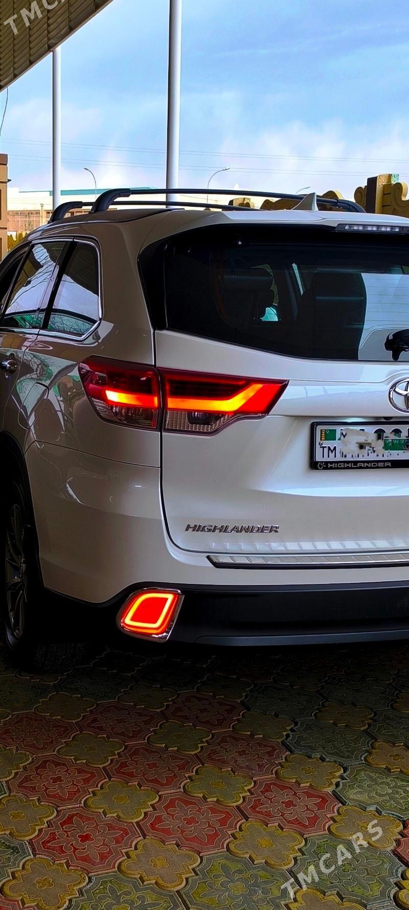 Toyota Highlander 2019 - 520 000 TMT - Мары - img 1