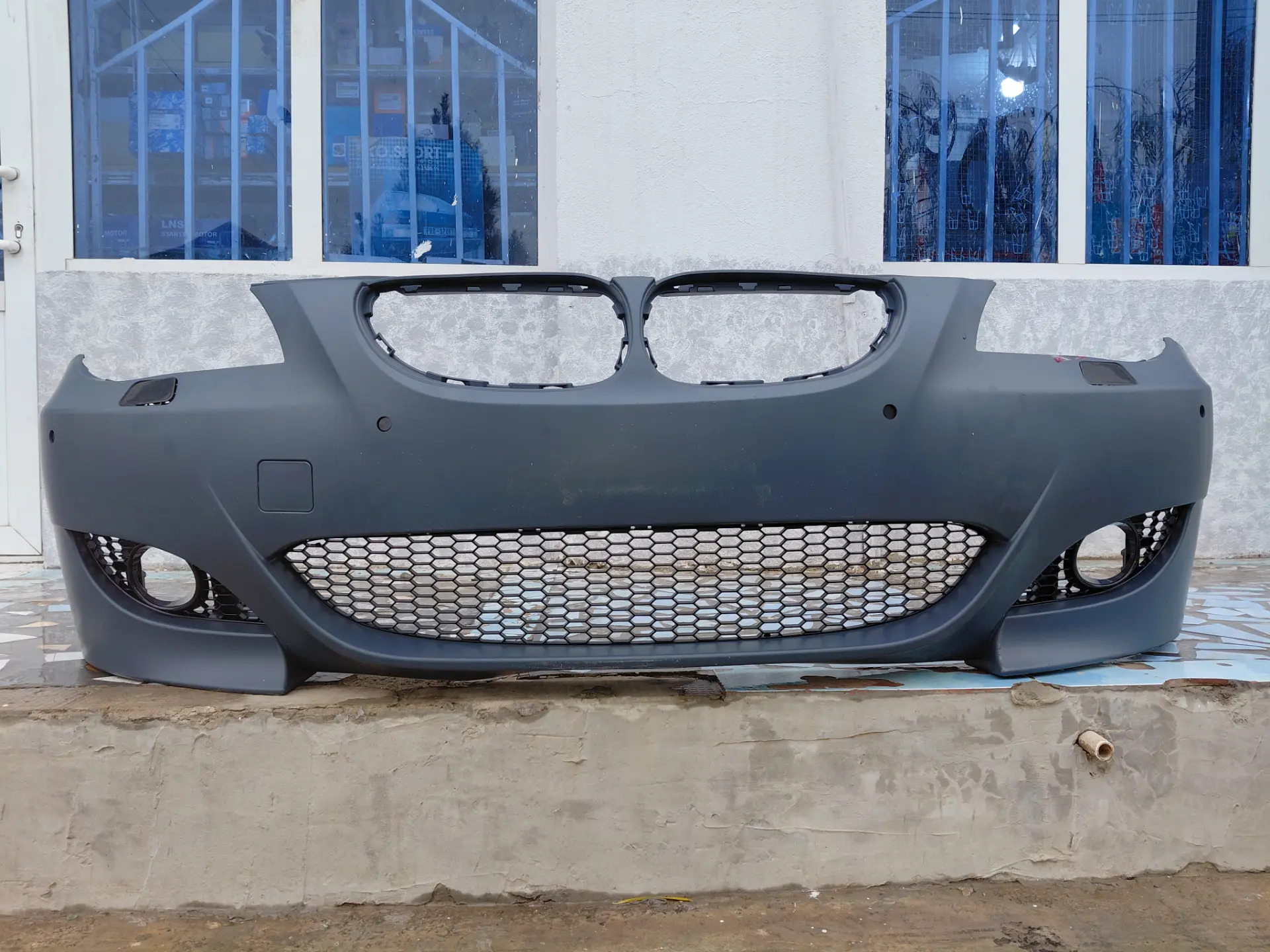 BMW E60 M5 Bamper öň Yz 2 100 TMT - Kaka - img 1