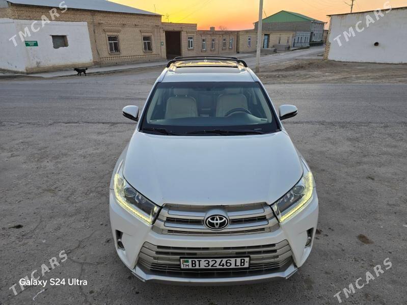 Toyota Highlander 2017 - 445 000 TMT - Туркменабат - img 1