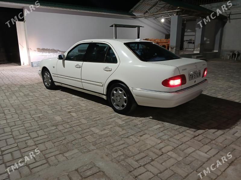 Mercedes-Benz E320 1997 - 87 000 TMT - Туркменбаши - img 1