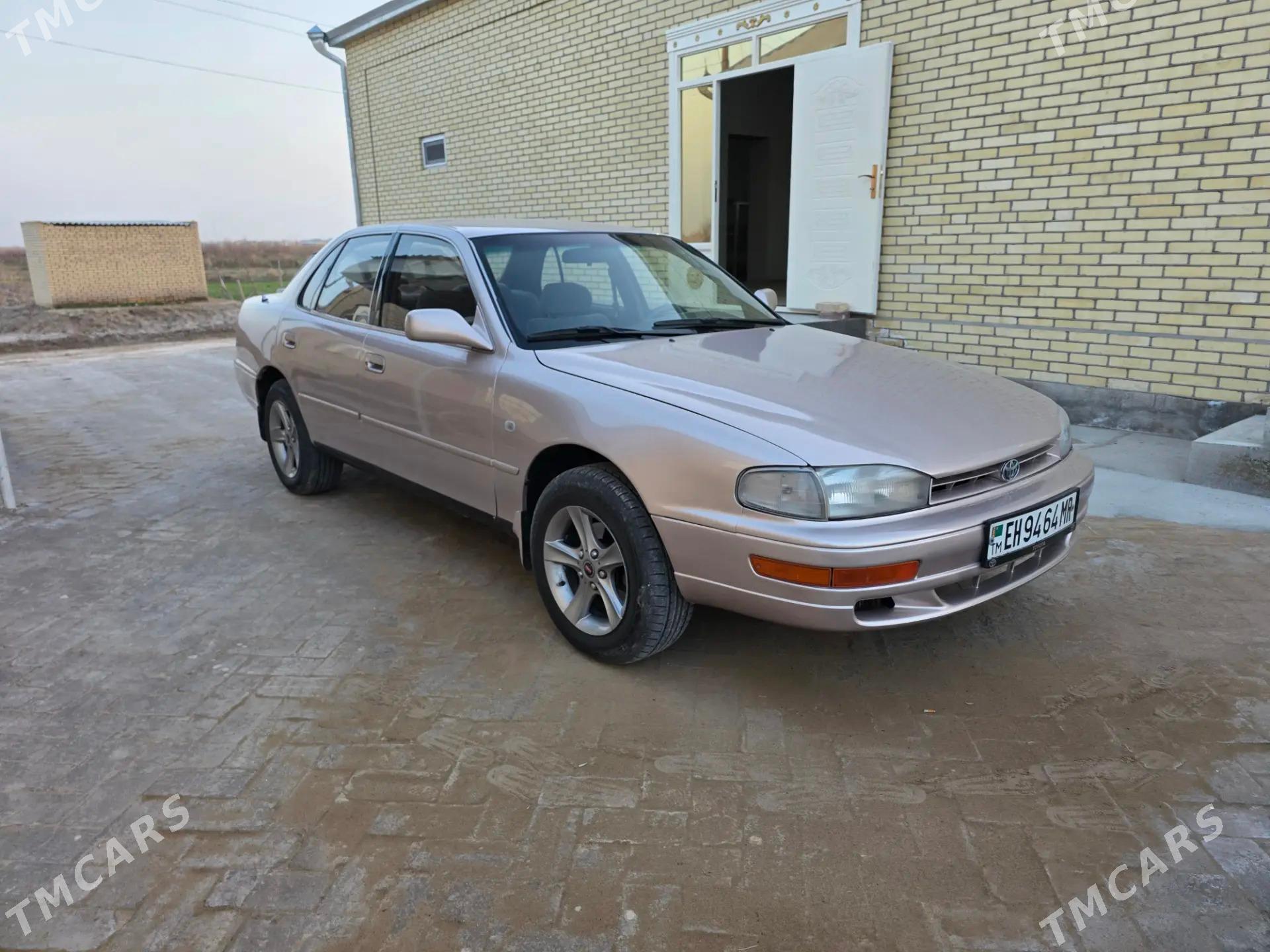 Toyota Camry 1993 - 100 000 TMT - Sakarçäge - img 1