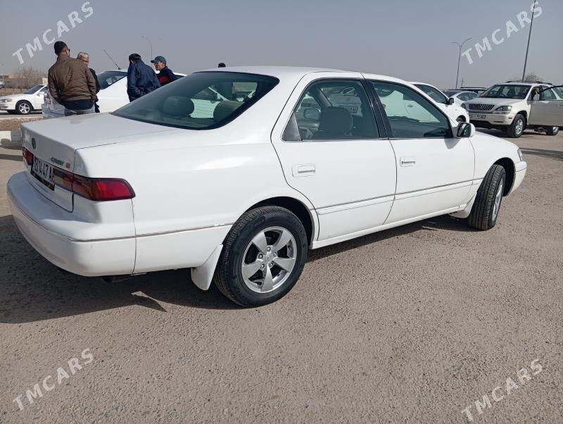 Toyota Camry 1998 - 128 000 TMT - Теджен - img 1