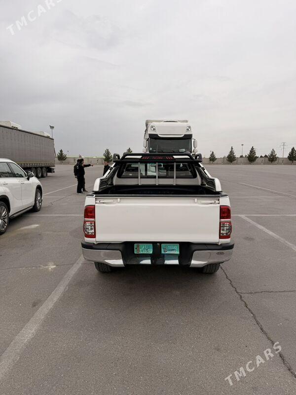 Toyota Hilux 2013 - 450 000 TMT - Aşgabat - img 1