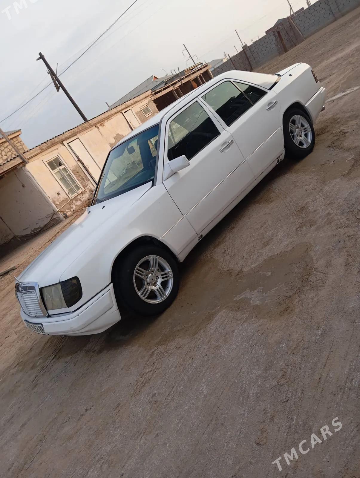 Mercedes-Benz 230E 1991 - 25 000 TMT - Esenguly - img 1