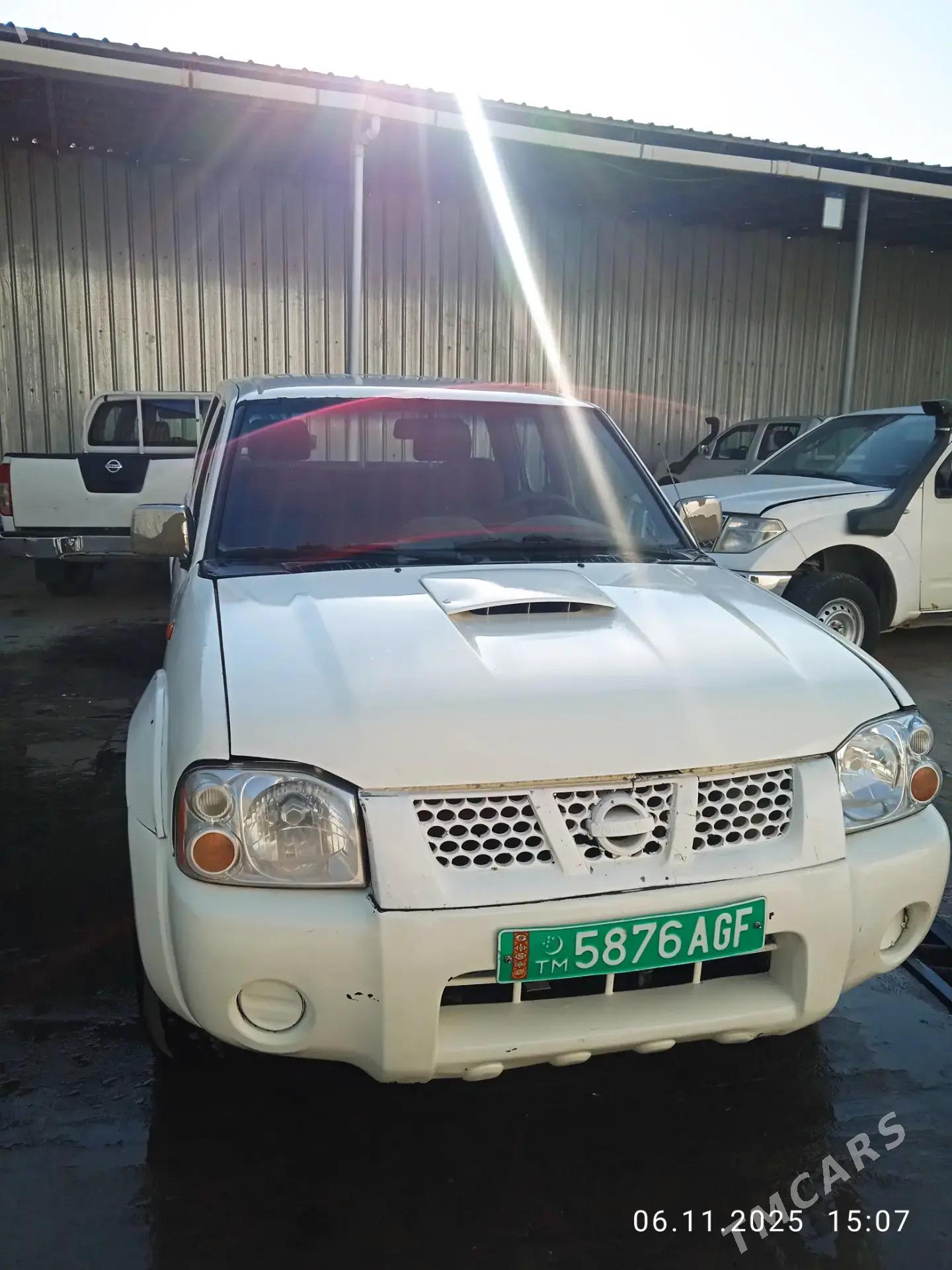 Nissan Navara 2012 - 110 000 TMT - Halaç - img 1