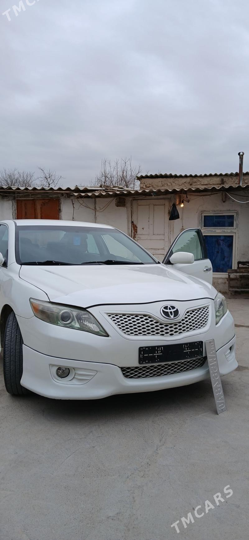 Toyota Camry 2011 - 215 000 TMT - Кëши - img 1