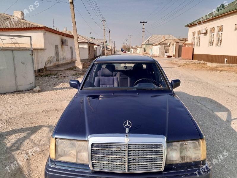Mercedes-Benz 230E 1991 - 15 000 TMT - Балканабат - img 1