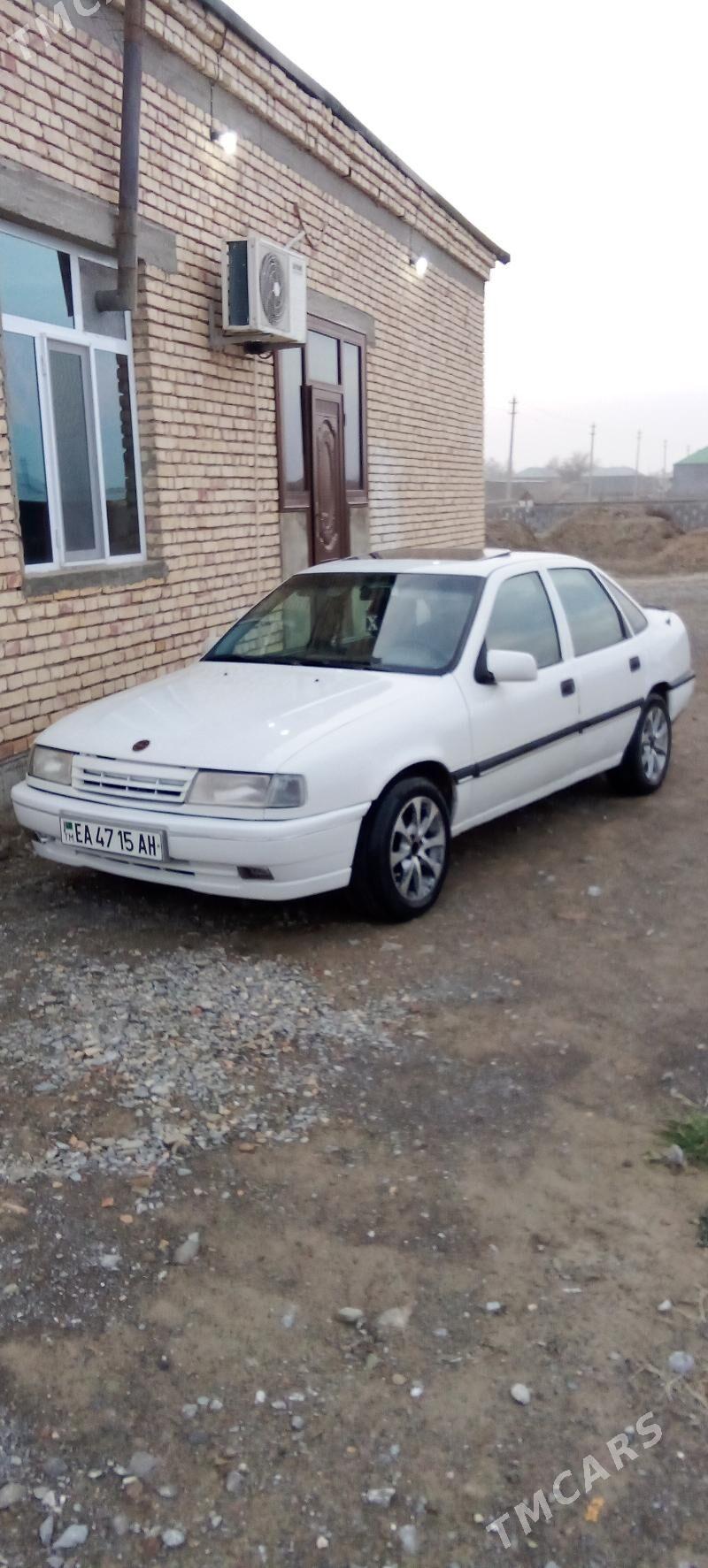 Opel Vectra 1990 - 35 000 TMT - Бахарден - img 1