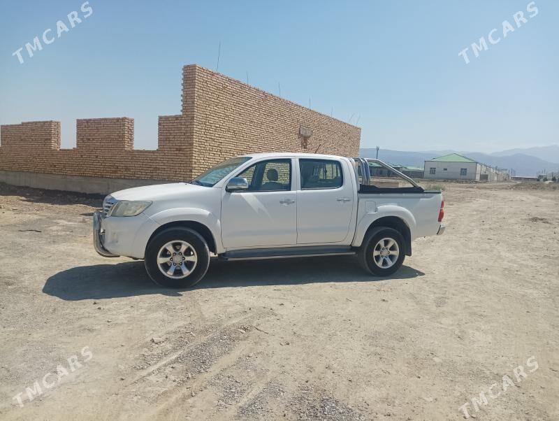 Toyota Hilux 2012 - 230 000 TMT - Bäherden - img 1