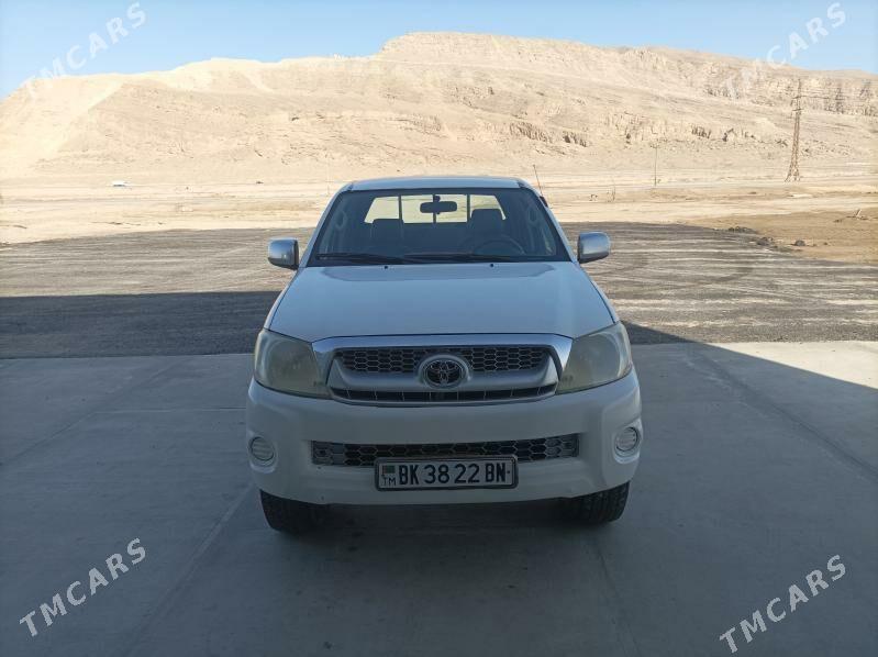 Toyota Hilux 2011 - 255 000 TMT - Балканабат - img 1