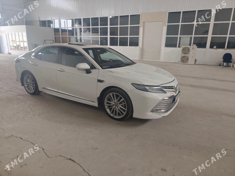 Toyota Camry 2018 - 330 000 TMT - Бузмеин ГРЭС - img 1