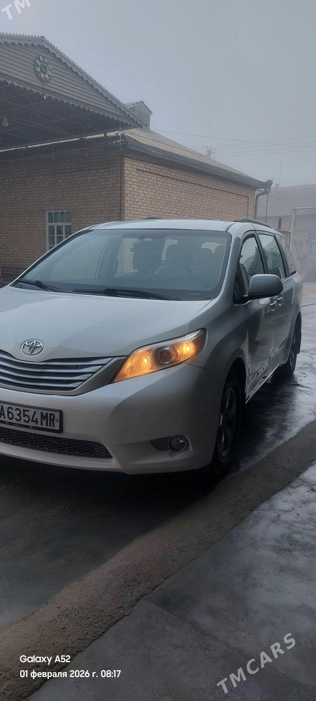 Toyota Sienna 2010 - 270 000 TMT - Мары - img 1