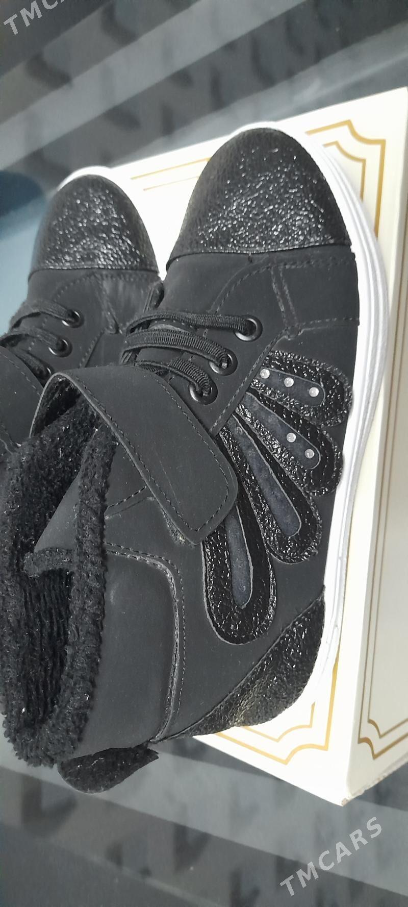 Ботинки на девочку. - 10 mkr - img 1