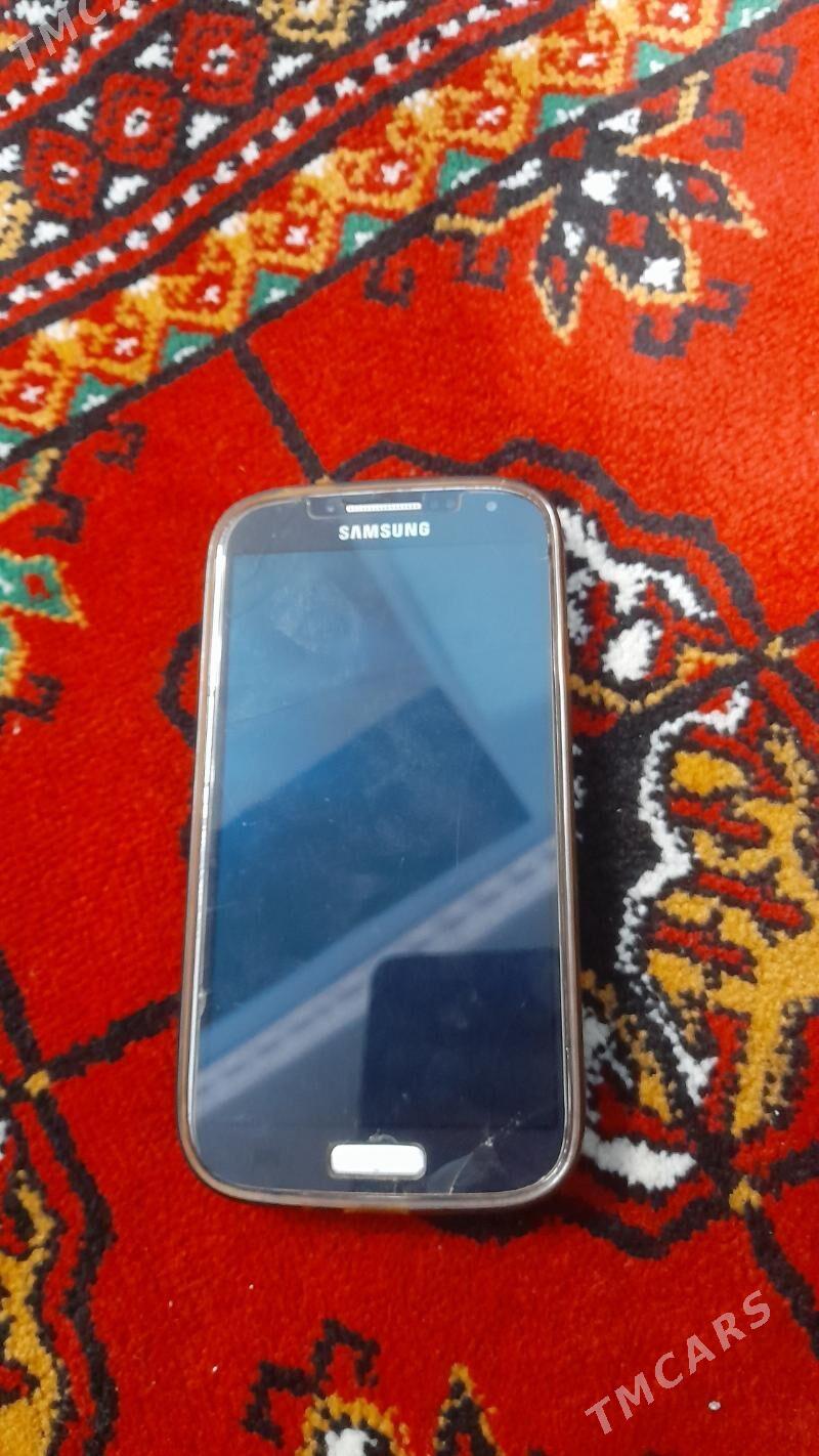 Samsung S 4 - Bäherden - img 1