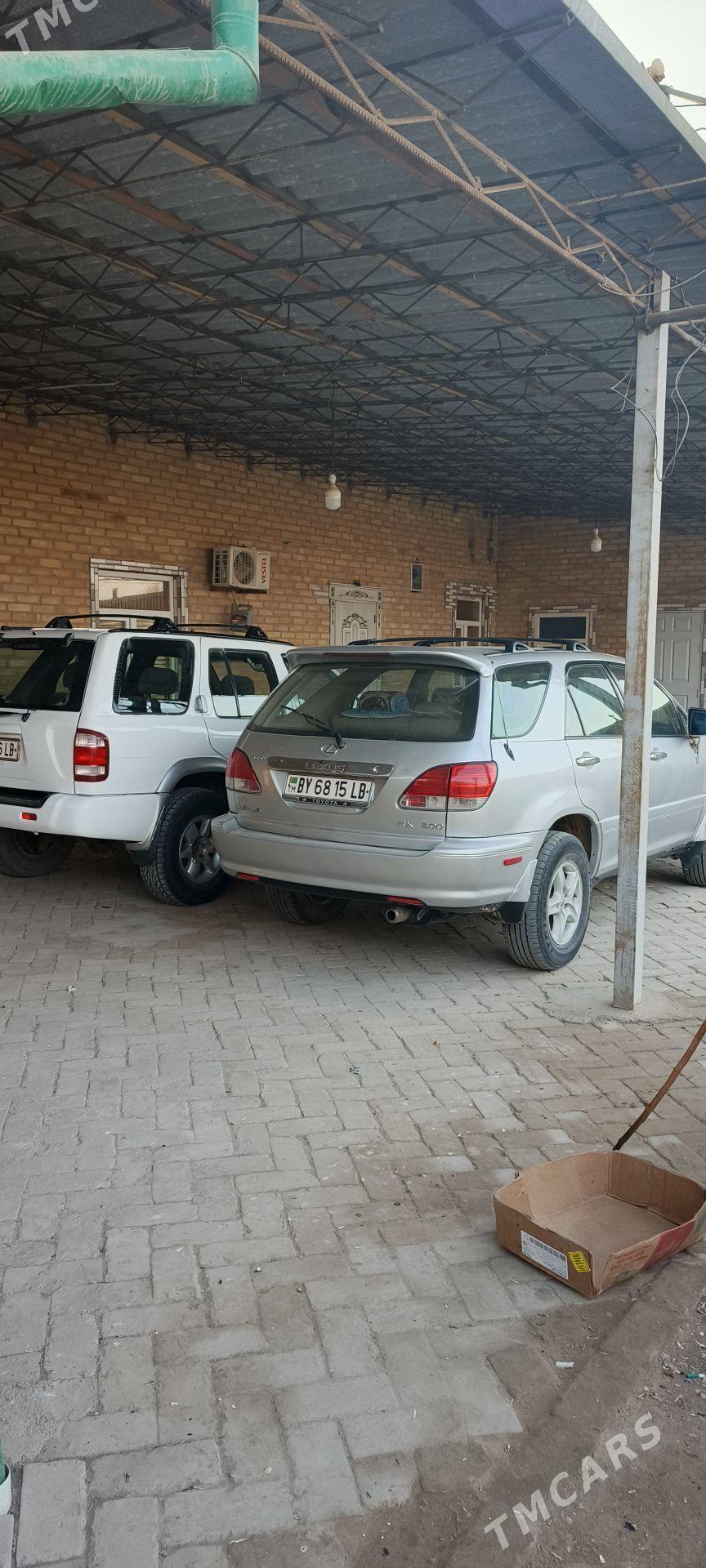 Lexus RX 300 2000 - 170 000 TMT - Халач - img 1