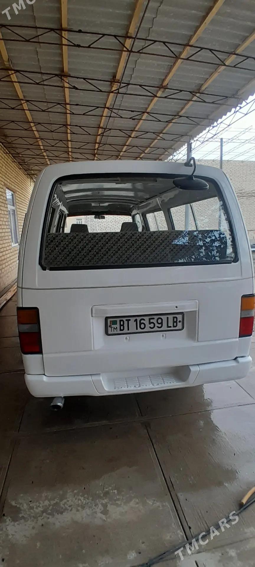 Nissan Urvan 1997 - 80 000 TMT - Saýat - img 1