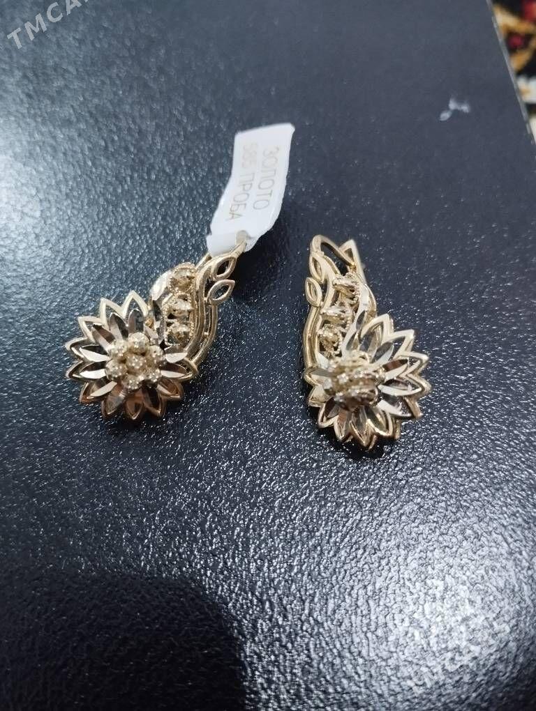 gyzyl gulakhalka - Büzmeýin - img 1