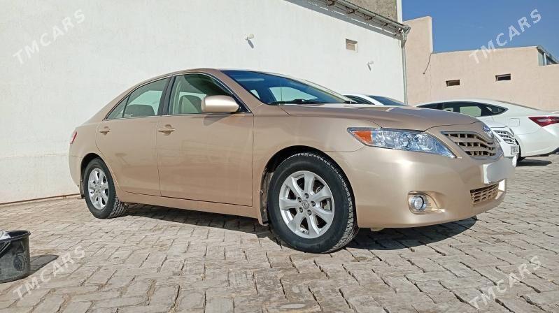 Toyota Camry 2010 - 200 000 TMT - Байрамали - img 1