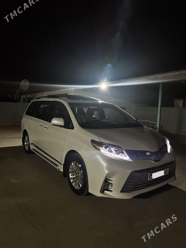 Toyota Sienna 2017 - 435 000 TMT - Aşgabat - img 1