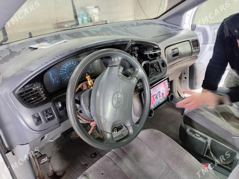 Toyota Sienna 2002 - 140 000 TMT - Теджен - img 1