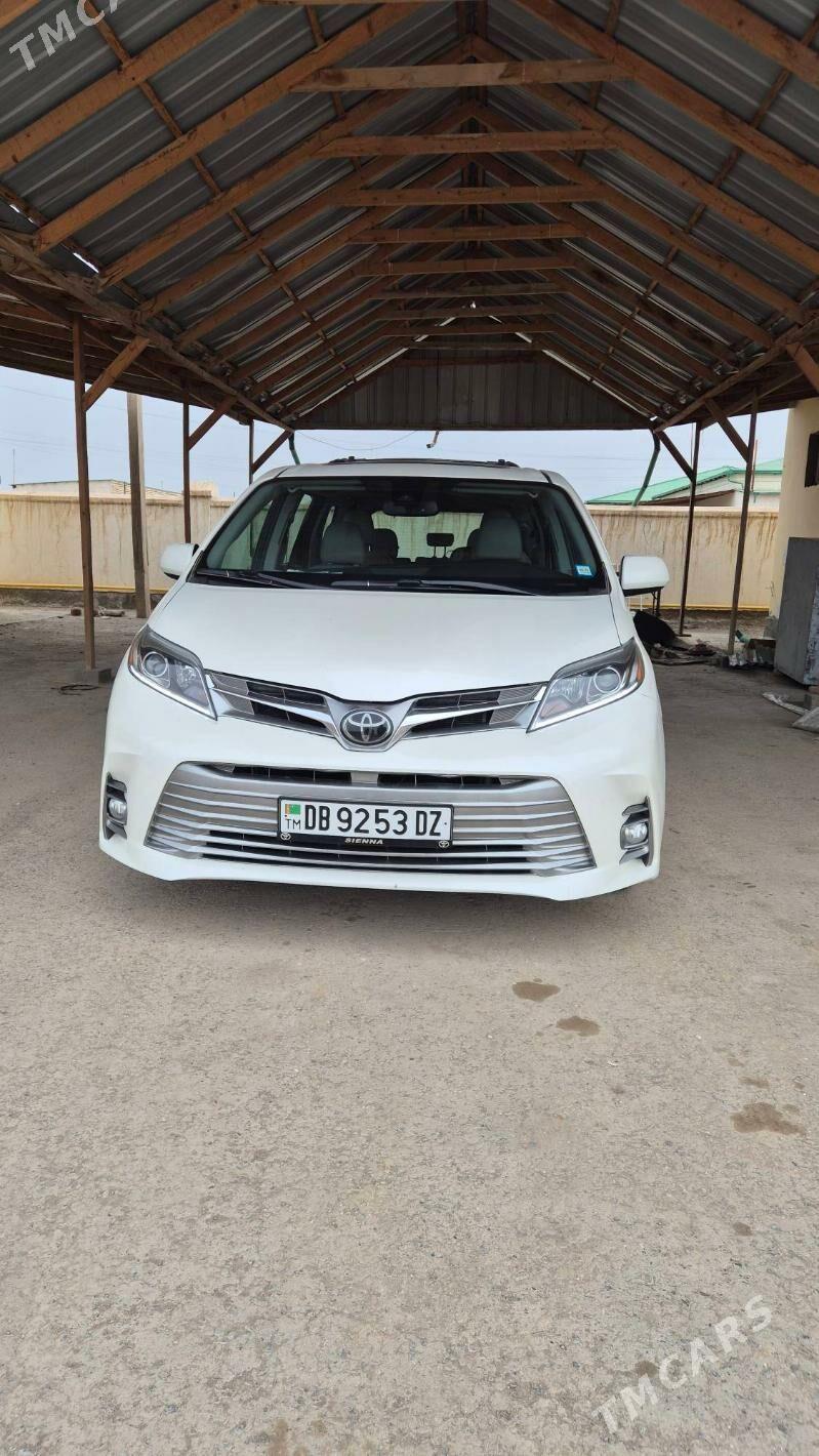 Toyota Sienna 2020 - 450 000 TMT - Дашогуз - img 1