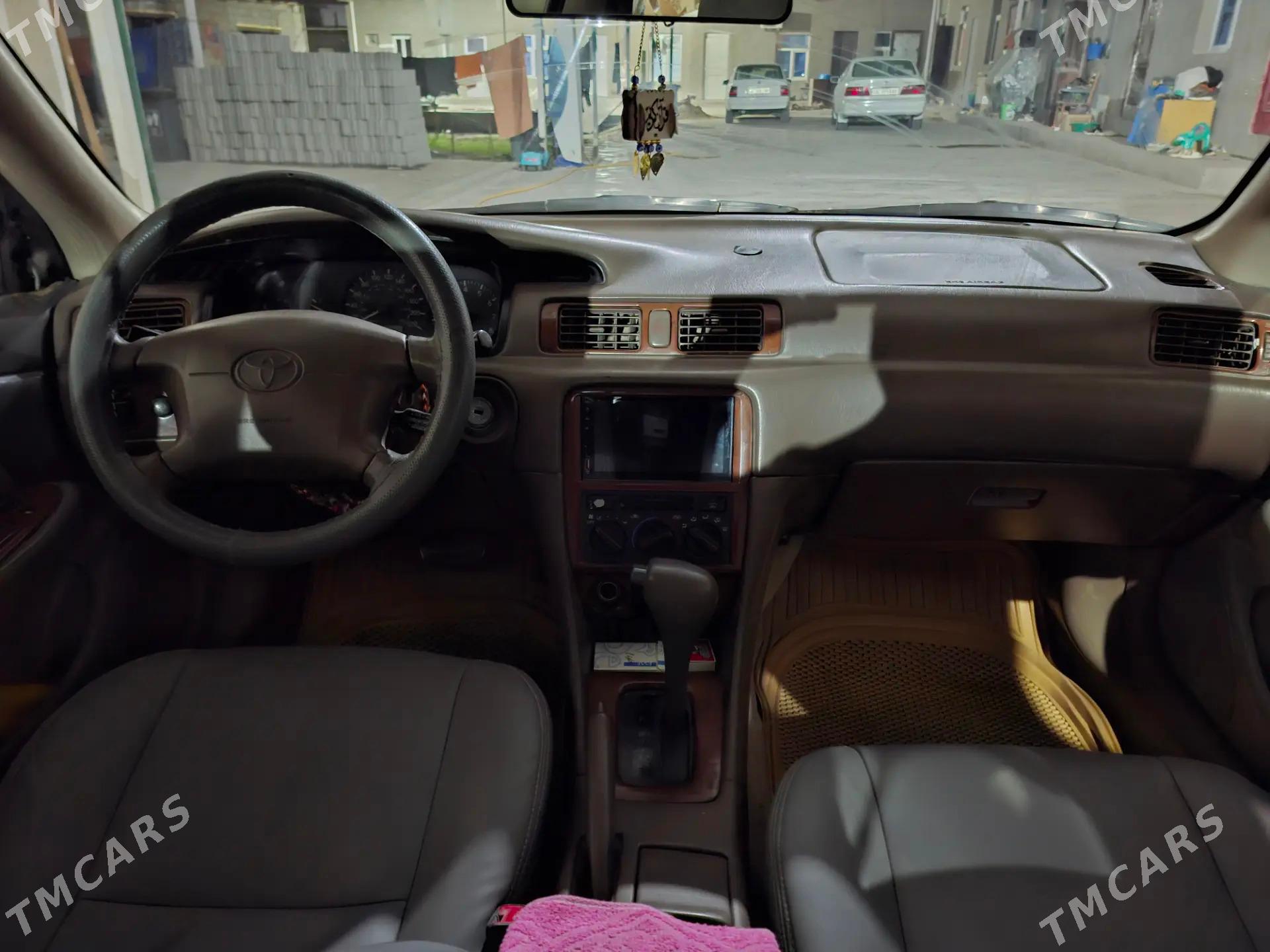 Toyota Camry 1997 - 115 000 TMT - Теджен - img 1