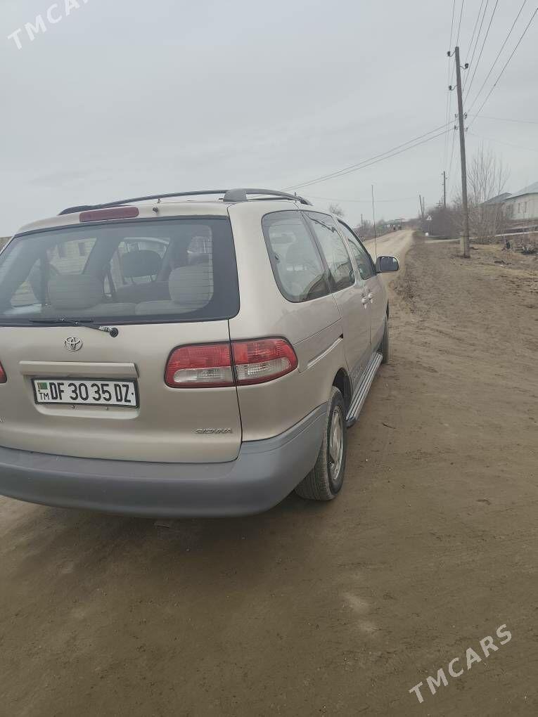 Toyota Sienna 2003 - 190 000 TMT - Şabat etr. - img 1